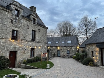 1-Vue extérieure Gîtes Ty Bihui_Pluméliau-Bieuzy_étape_hostel_Vallée du Blavet