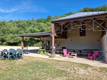 26_Camping Pont-Augan_Baud_Vallée du Blavet_préau