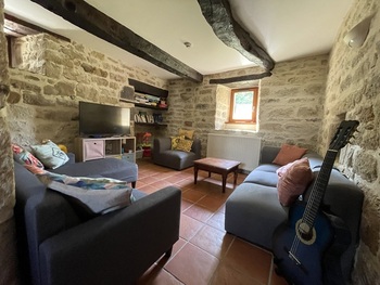 5_location_Gîte_d'étape-hostel_ Ty Bihui_petit salon_Pluméliau-Bieuzy_Vallée du Blavet