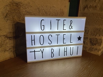 5-Panneaux lumineux_Ty Bihui_Gîte et Hostel_Pluméliau-Bieuzy_étape_hostel_Vallée du Blavet
