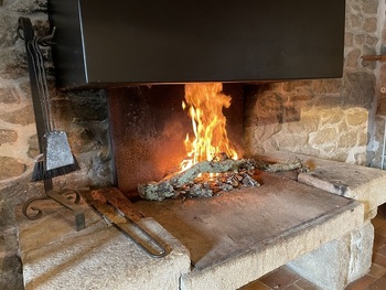 9-Feu de cheminée_Ty Bihui_Pluméliau-Bieuzy_étape_hostel_Vallée du Blavet