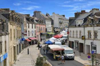 impa_26Marche-herbdomadaire-Baud-bd-Ville-de-Baud.jpg