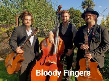 impa_Bloody-fingers-2.jpg