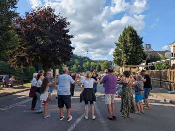 impa_Danse-bretonne-Saint-Nicolas-des-Eaux-Bugale-Melrand-Vallee-du-Blavet-Tourisme.jpg