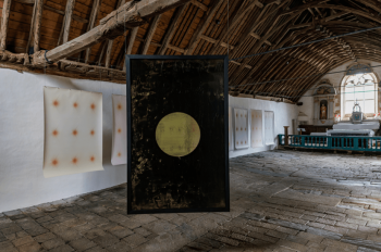 impa_Oeuvres-Thomas-Paquet---Chapelle-de-la-Trinite-PLUMELIAU-BIEUZY-L-art-dans-les-chapelles-2026-Gwendal-Le-Flem.png