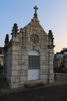 impa_Sepulture-cimetiere-Baud-bd-D.R..png