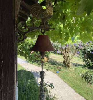 impg_25-Gites-Domaine-Lann-Kerhuerh-La-Chapelle-Neuve-Hortensia-cloche-Vallee-du-Blavet.jpg