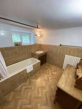 impg_26-Gites-Domaine-Lann-Kerhuerh-La-Chapelle-Neuve-Hortensia-salle-de-bain-Vallee-du-Blavet.jpg