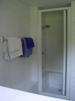 impg_Location-vacances-Gites-du-Rhun-Fuschia-douche-Plumeliau-Bieuzy-Gites-de-France-Morbihan.jpg
