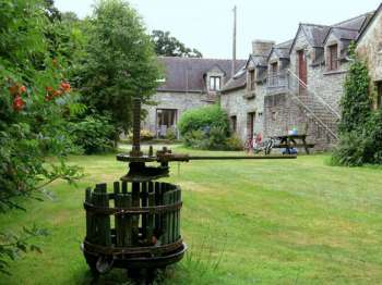 impg_Location-vacances-Gites-du-Rhun-Hortesia-jardin-Plumeliau-Bieuzy-Gites-de-France-Morbihan.jpg