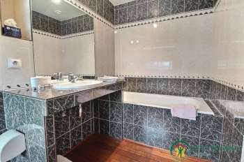 impg_Location-vacances-gite-ty-Arthur-salle-de-bain2-La-Chapelle-Neuve-Vallee-du-Blavet-Gites-de-France.jpg