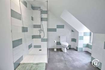 impg_Location-vacances-gites-a-fleur-d-eau-Nymphea-salle-d-eau-Saint-Barthelemy-Gites-de-France.jpg